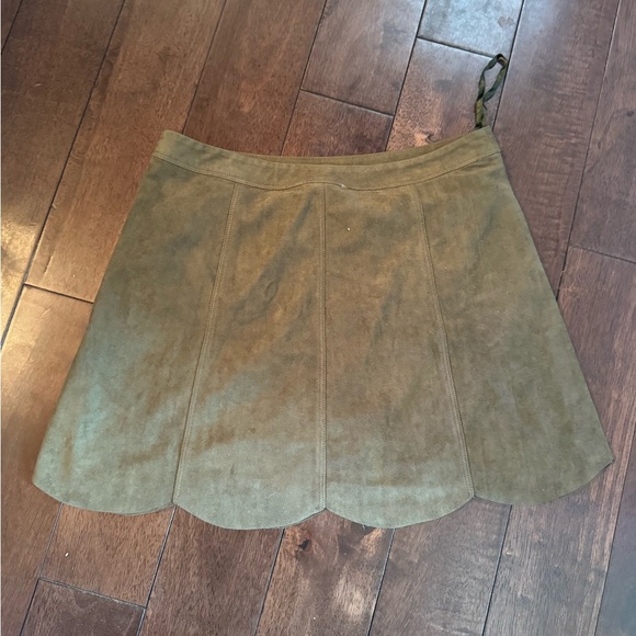 Green Mini Suede High- Waisted Skirt - Picture 4 of 7